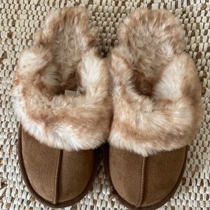 Cat & Jack Brown Fuzzy Kids Slippers